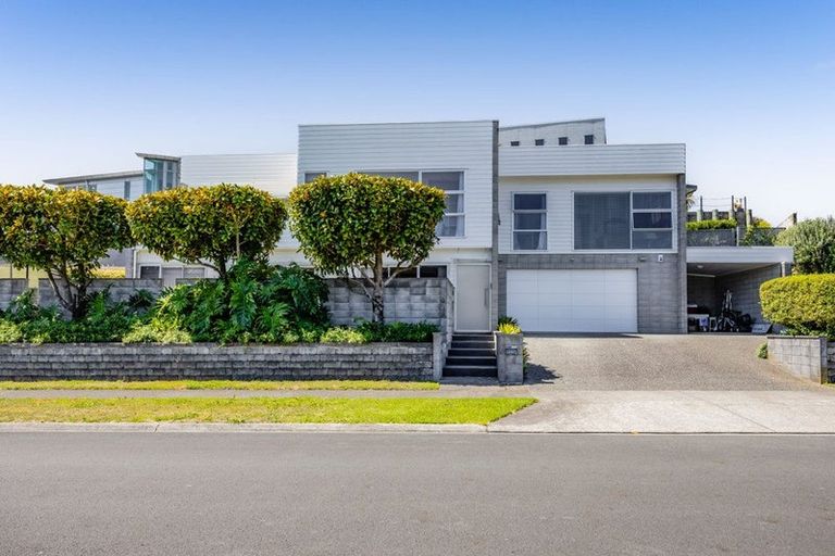 Photo of property in 16 Links Drive, Waiwhakaiho, New Plymouth, 4312