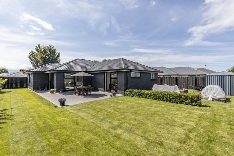 Photo of property in 14 Awarua Road, Pegasus, 7612