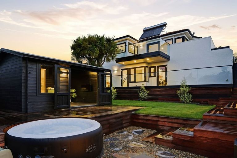 Photo of property in 5b Madeley Road, Mount Pleasant, Christchurch, 8081