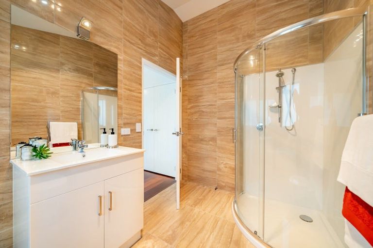 Photo of property in 74f Heretaunga Square, Silverstream, Upper Hutt, 5019