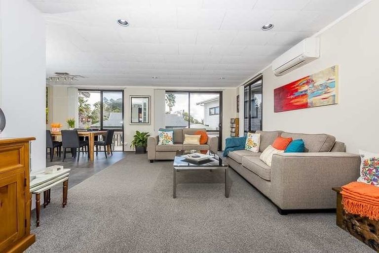 Photo of property in 30 Caribbean Drive, Unsworth Heights, Auckland, 0632