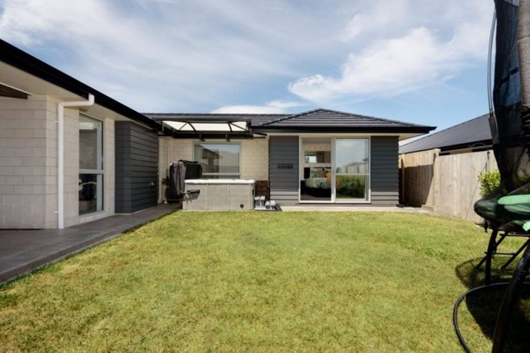 Photo of property in 97 Puhirake Crescent, Pyes Pa, Tauranga, 3112