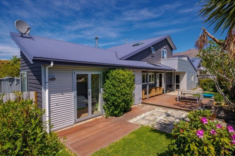 Photo of property in 1 Koru Way, Wanaka, 9305