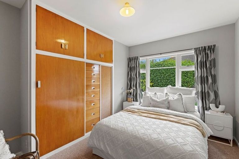 Photo of property in 35 Liverton Crescent, Bishopdale, Christchurch, 8053