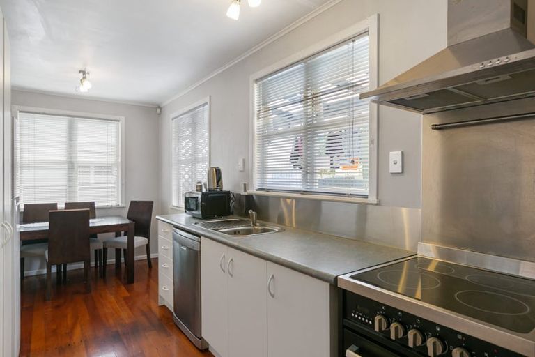 Photo of property in 12 Cargill Street, Papakura, 2110