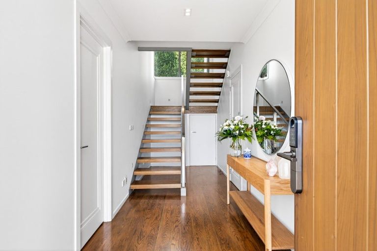 Photo of property in 40 Roslyn Road, Bluff Hill, Napier, 4110