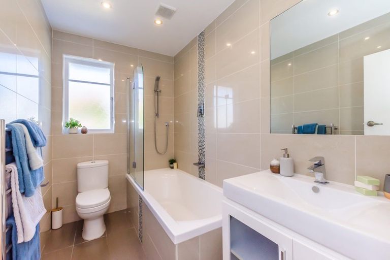 Photo of property in 1 Hadfield Place, Paraparaumu Beach, Paraparaumu, 5032