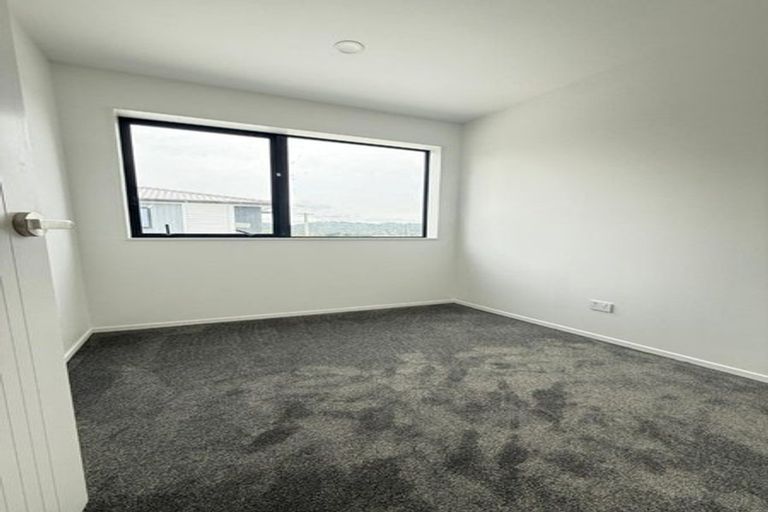 Photo of property in 43 Savoy Road, Glen Eden, Auckland, 0602