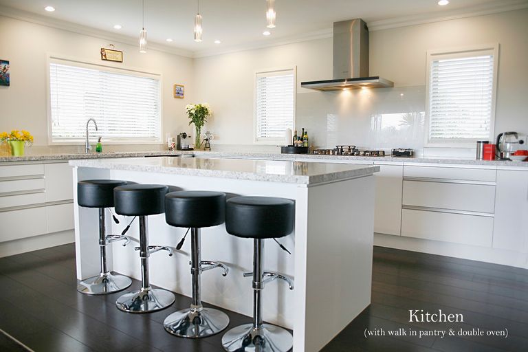 Photo of property in 12 Portofino Point, Karaka, Papakura, 2113