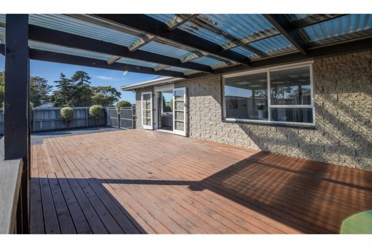 Photo of property in 12 Rosanna Place, Aranui, Christchurch, 8061