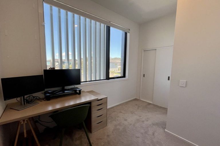 Photo of property in 27d Dawnhaven Drive, Te Atatu Peninsula, Auckland, 0610