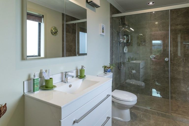 Photo of property in 10 Gladys Place, Levin, 5510