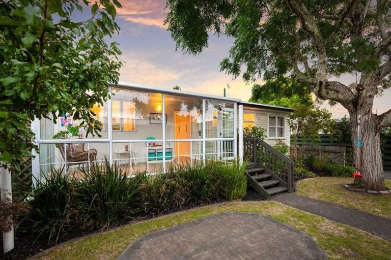 Photo of property in 19 Brennan Avenue, Te Atatu Peninsula, Auckland, 0610
