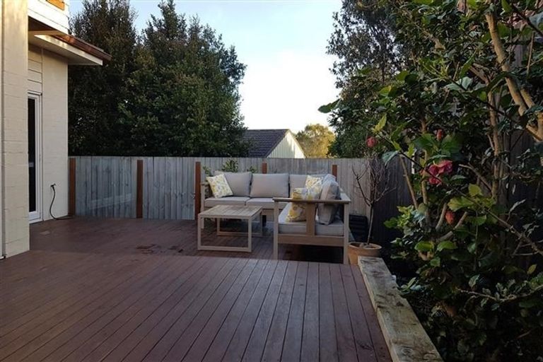 Photo of property in 7b Cliff Road, Torbay, Auckland, 0630