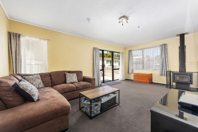 Photo of property in 13 Fenchurch Grove, Stokes Valley, Lower Hutt, 5019