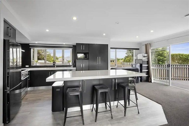 Photo of property in 12 Ngaio Street, Strandon, New Plymouth, 4312