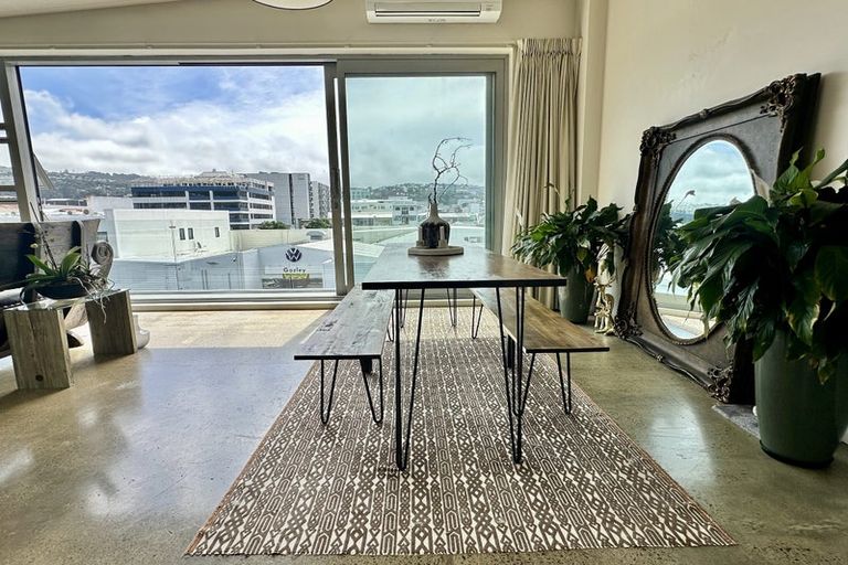 Photo of property in 1/25 Home Street, Mount Victoria, Wellington, 6011