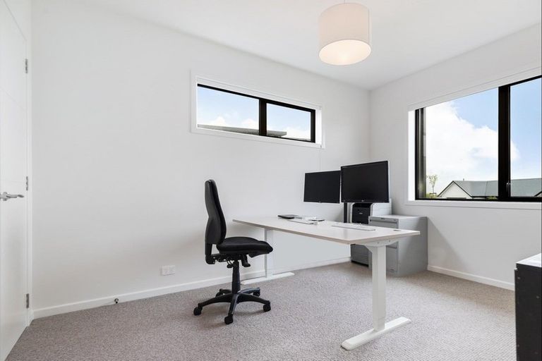 Photo of property in 18 Kotare Drive, Wanaka, 9305