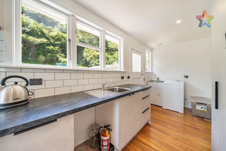 Photo of property in 18 Holmes Grove, Naenae, Lower Hutt, 5011