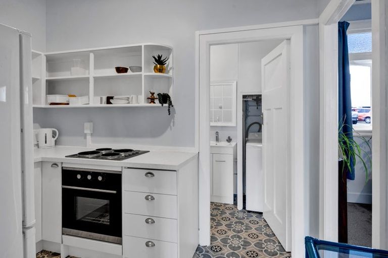 Photo of property in Devonport Apartments, 26/127 Saint Aubyn Street, New Plymouth, 4310