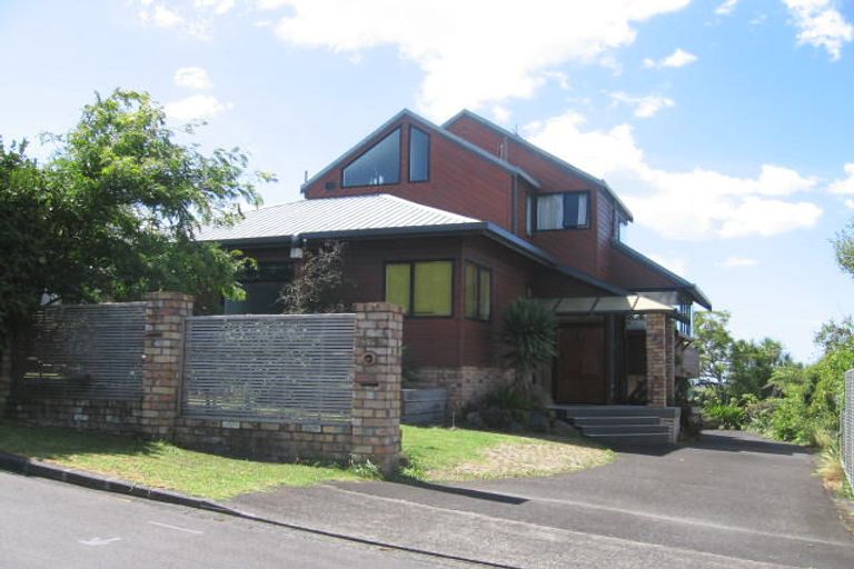 Photo of property in 2/335 Glenfield Road, Glenfield, Auckland, 0629