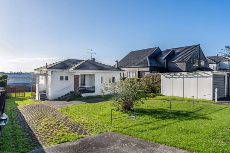 Photo of property in 92 Mellons Bay Road, Mellons Bay, Auckland, 2014