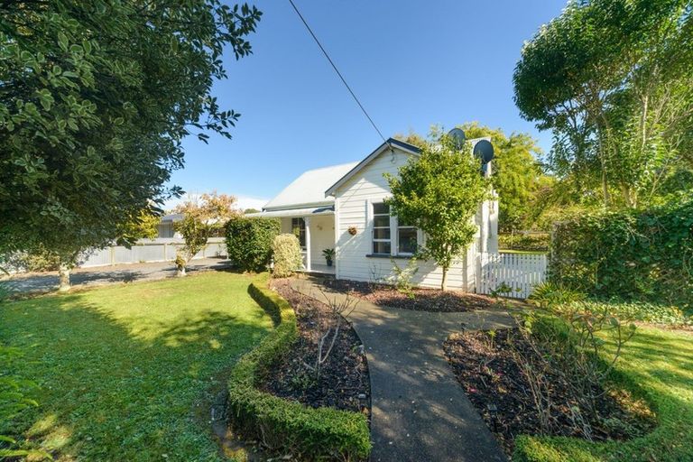 Photo of property in 16 High Street, Bulls, 4818