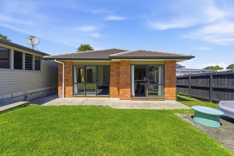Photo of property in 25a Mcinnes Road, Weymouth, Auckland, 2103