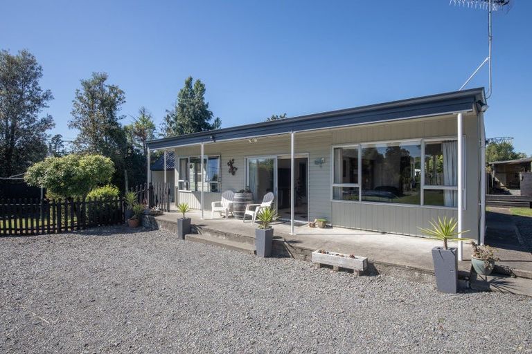 Photo of property in 69 Abbotsford Road, Waipawa, 4210