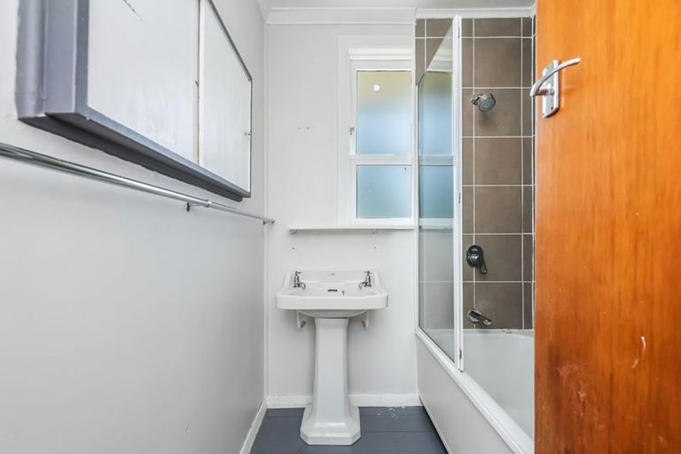 Photo of property in 28 Henry Street, Ebdentown, Upper Hutt, 5018