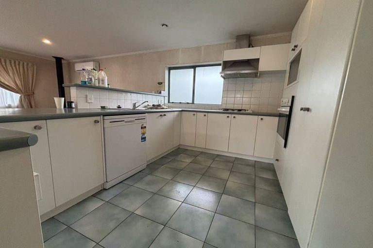 Photo of property in 2/15 Dunn Place, Farm Cove, Auckland, 2010