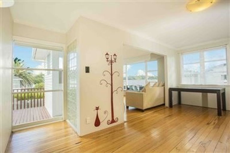 Photo of property in 21 Elliott Avenue, Bayview, Auckland, 0629