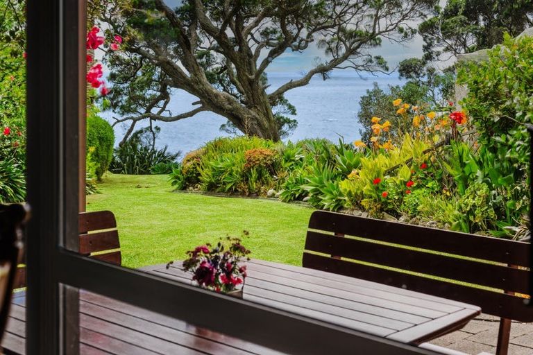 Photo of property in 11 Chelverton Terrace, Red Beach, 0932