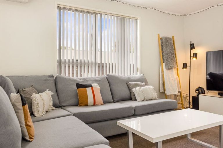 Photo of property in 98 Reynella Drive, Massey, Auckland, 0614