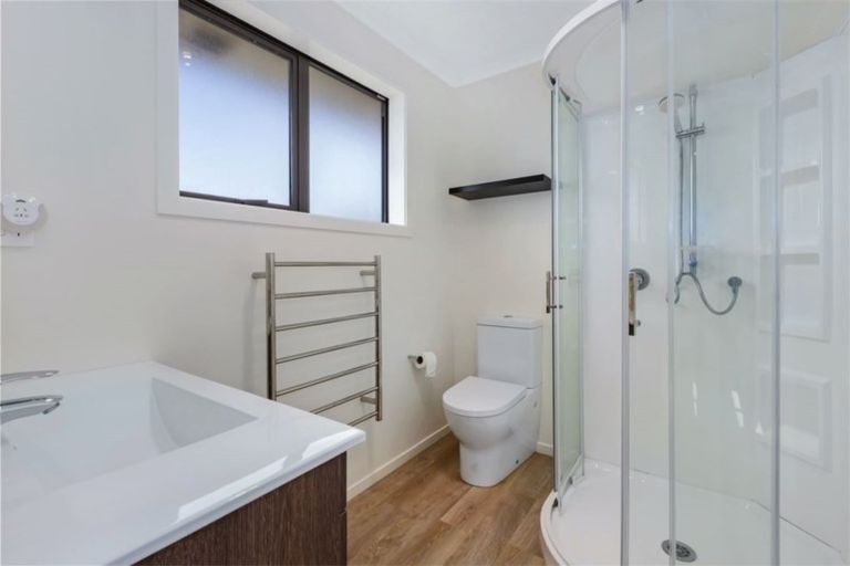 Photo of property in 82 Queen Charlotte Drive, Aotea, Porirua, 5024