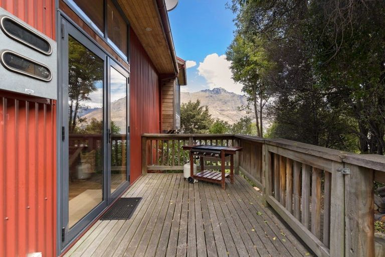 Photo of property in 10 Mckerrow Place, Sunshine Bay, Queenstown, 9300