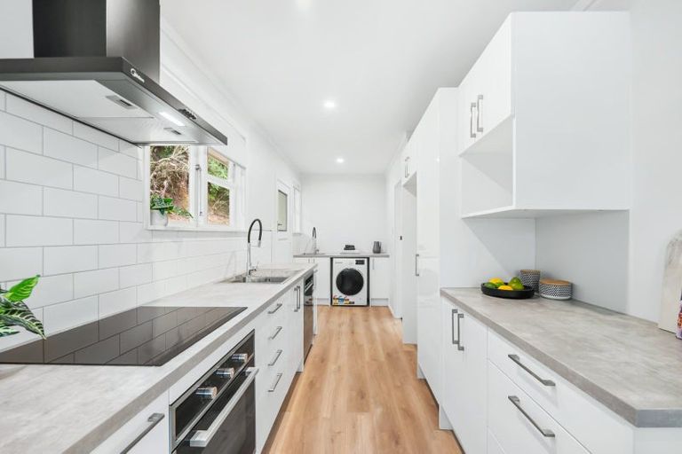 Photo of property in 7 Thomson Grove, Stokes Valley, Lower Hutt, 5019