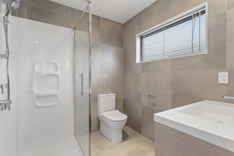 Photo of property in 21 Parkmore Drive, Rosehill, Papakura, 2113