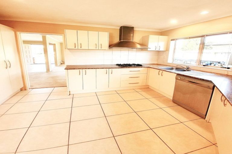 Photo of property in 16 Shankill Place, East Tamaki, Auckland, 2013