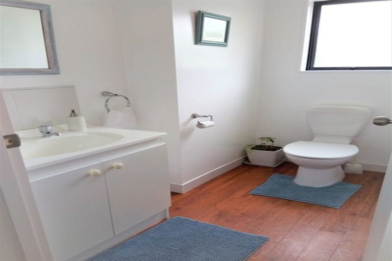 Photo of property in 8 Ruapehu Drive, Fitzherbert, Palmerston North, 4410