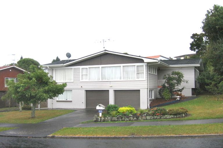 Photo of property in 17 Chelsea View Drive, Chatswood, Auckland, 0626