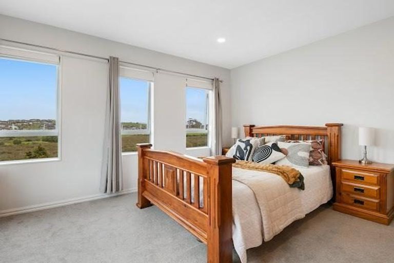 Photo of property in 140 Arran Point Parade, Orewa, 0931
