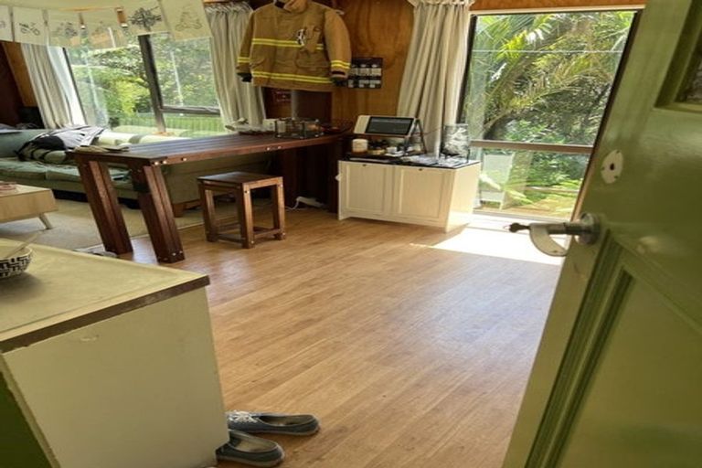 Photo of property in 89 Glenesk Road, Piha, New Lynn, 0772