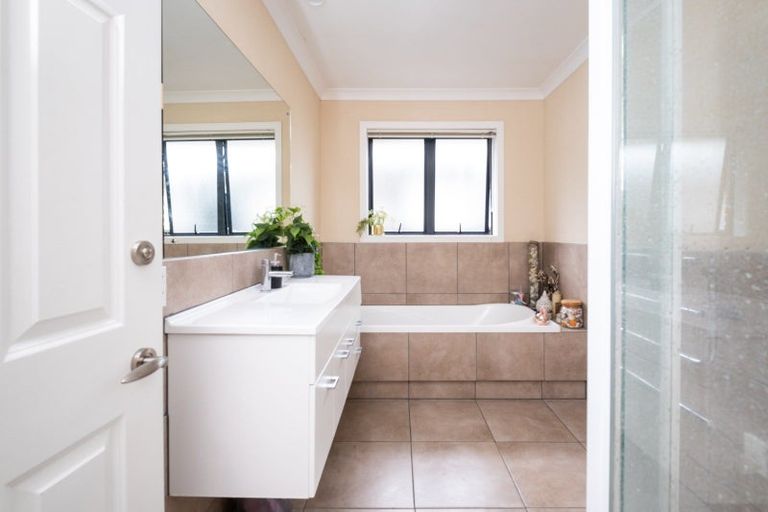 Photo of property in 12 Delta Mews Place, Clive, 4102