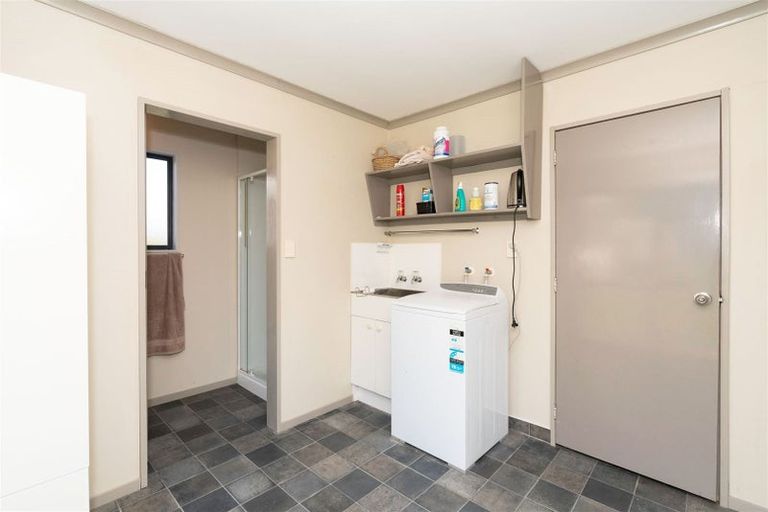 Photo of property in 3 Avenue North Road, Levin, 5510