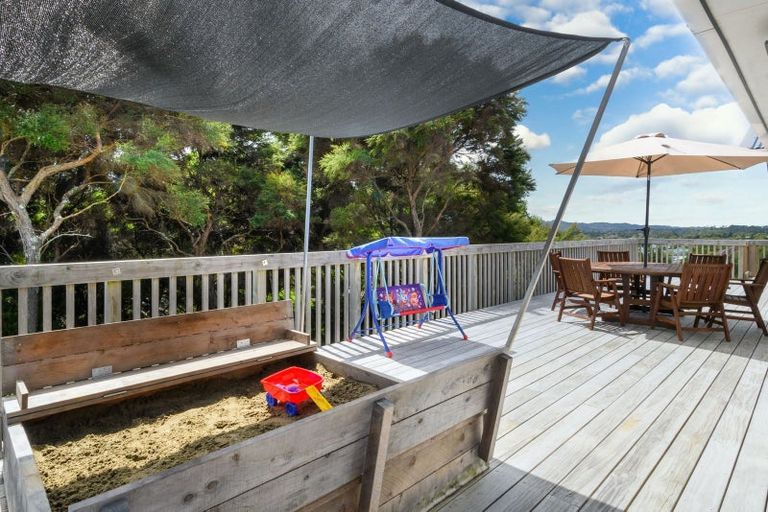 Photo of property in 11 Gavinike Place, Waimauku, 0812