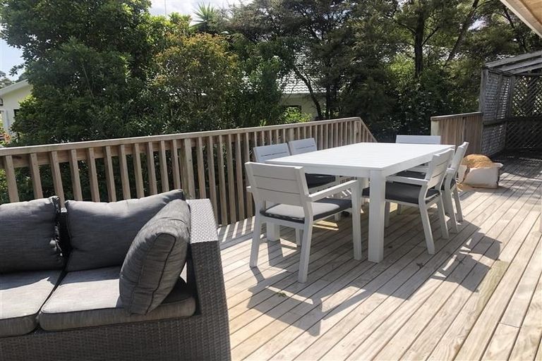 Photo of property in 16 Emlyn Place, Torbay, Auckland, 0630