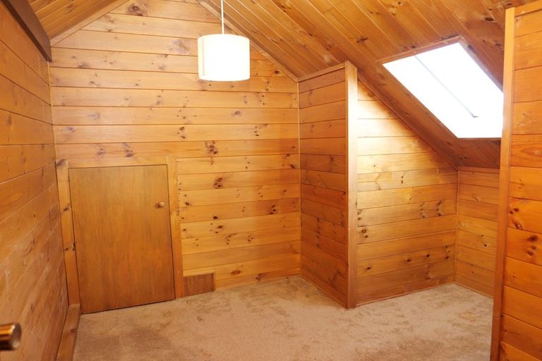 Photo of property in 37 Greenaway Road, Waikanae, 5036