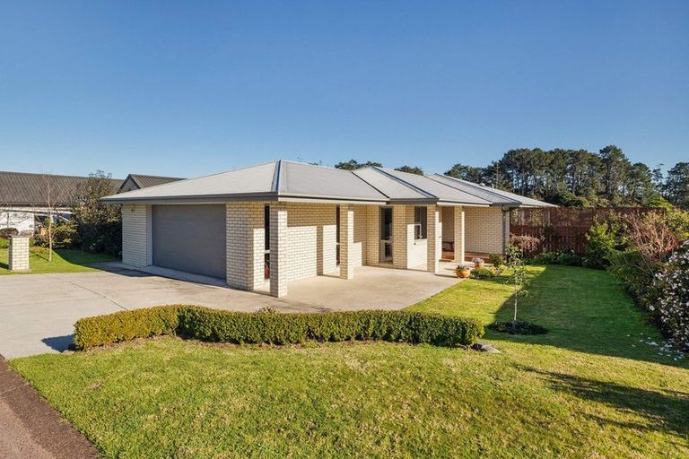 Photo of property in 6 Lees Cove, Karaka, Papakura, 2113