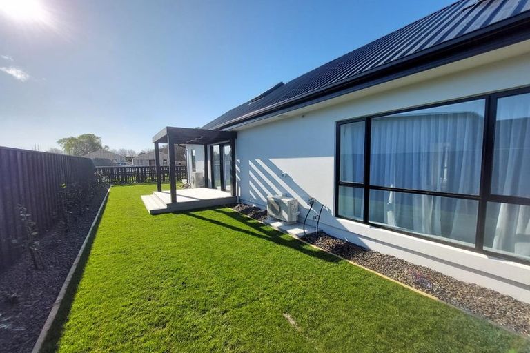 Photo of property in 21 Irvines Track, Halswell, Christchurch, 8025